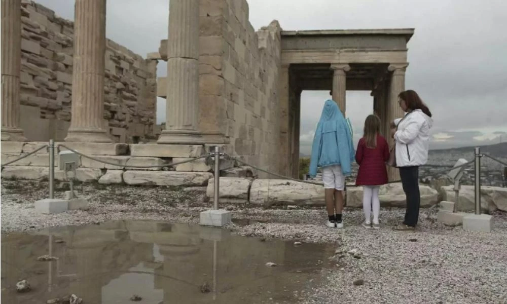 Σχολές ξεναγών σε Αθήνα, Θεσσαλονίκη και Ρόδο: Άνοιξαν οι αιτήσεις – Οι προθεσμίες
